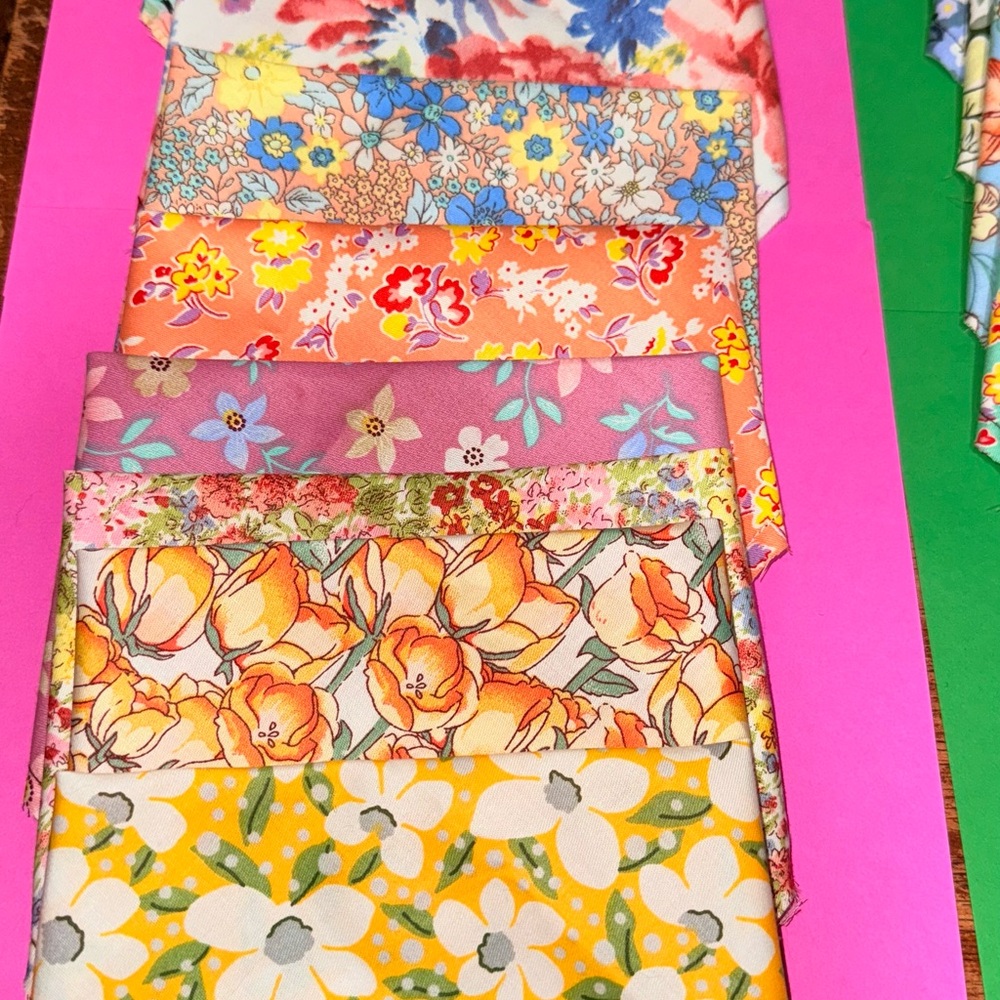 Floral Patterned Fabric Set - Picture 8 of 10
